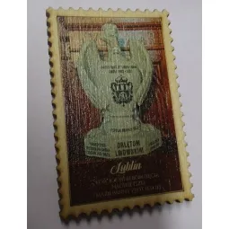 MAGNES DREWNO PROSTOKĄT NADRUK URNA Z ZIEMIĄ Z CMENTARZA ORLĄT LWOWSKICH W KOŚCIELE WNIEBOWZIĘCIA NMP ZWYCIĘSKIEJ